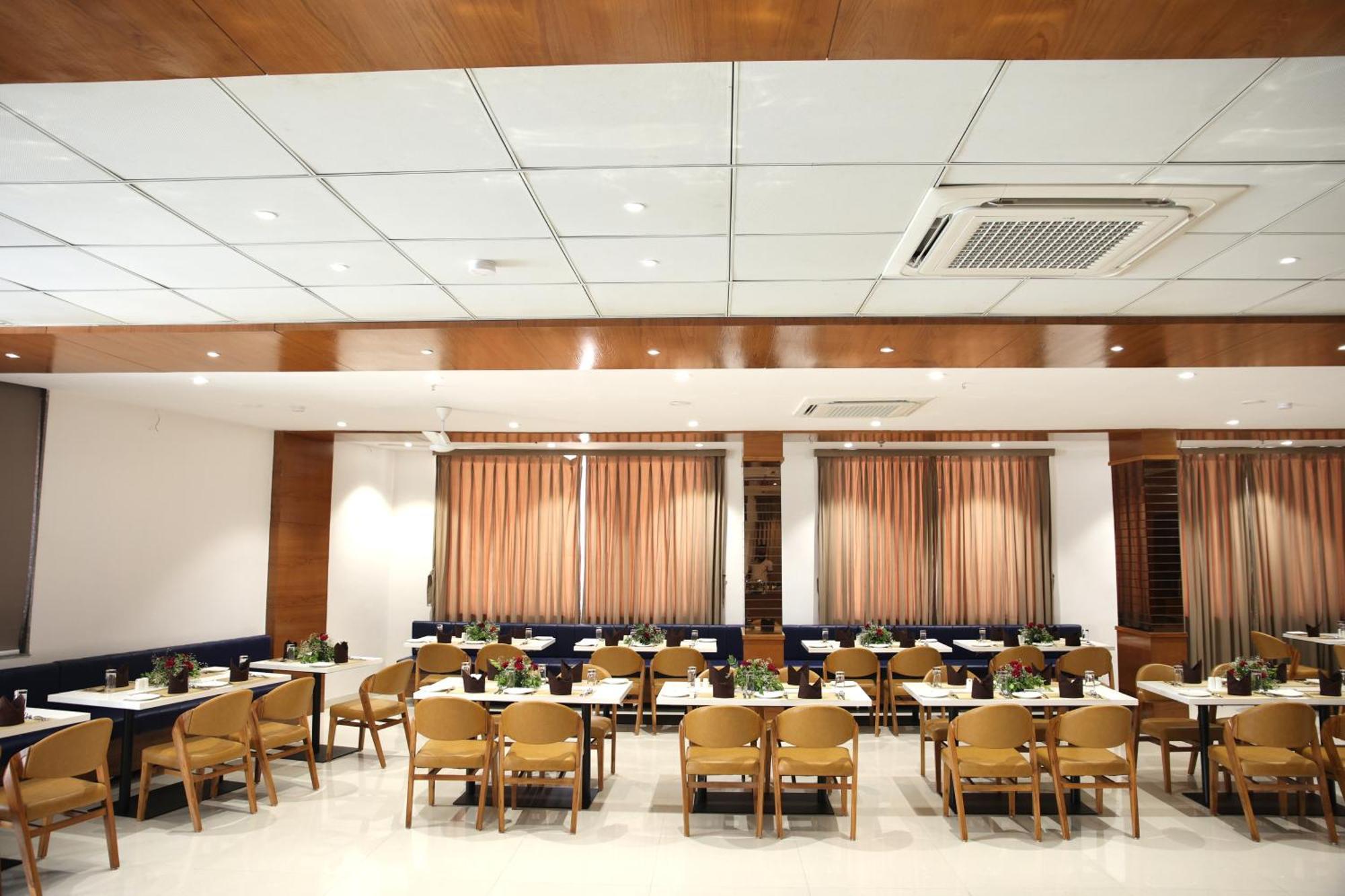 Lords Eco Inn, Ambaji Exteriör bild